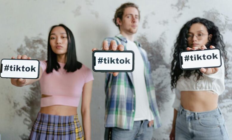 empowered women shaping online culture
