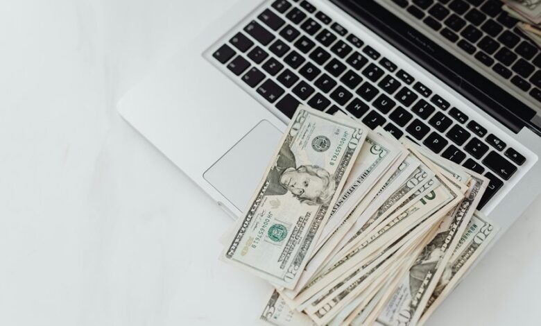 tayla lynn financial status query