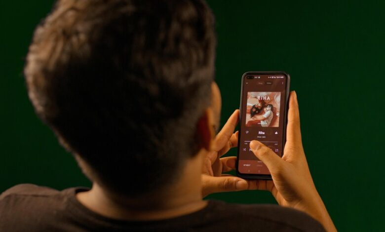 bass focused deep house playlist vibe